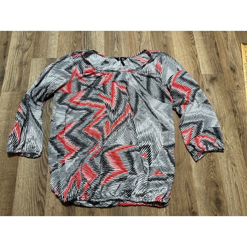 Daisy Fuentes Shirt Women's Size Medium Multi Color Red Geo Long Sleeve